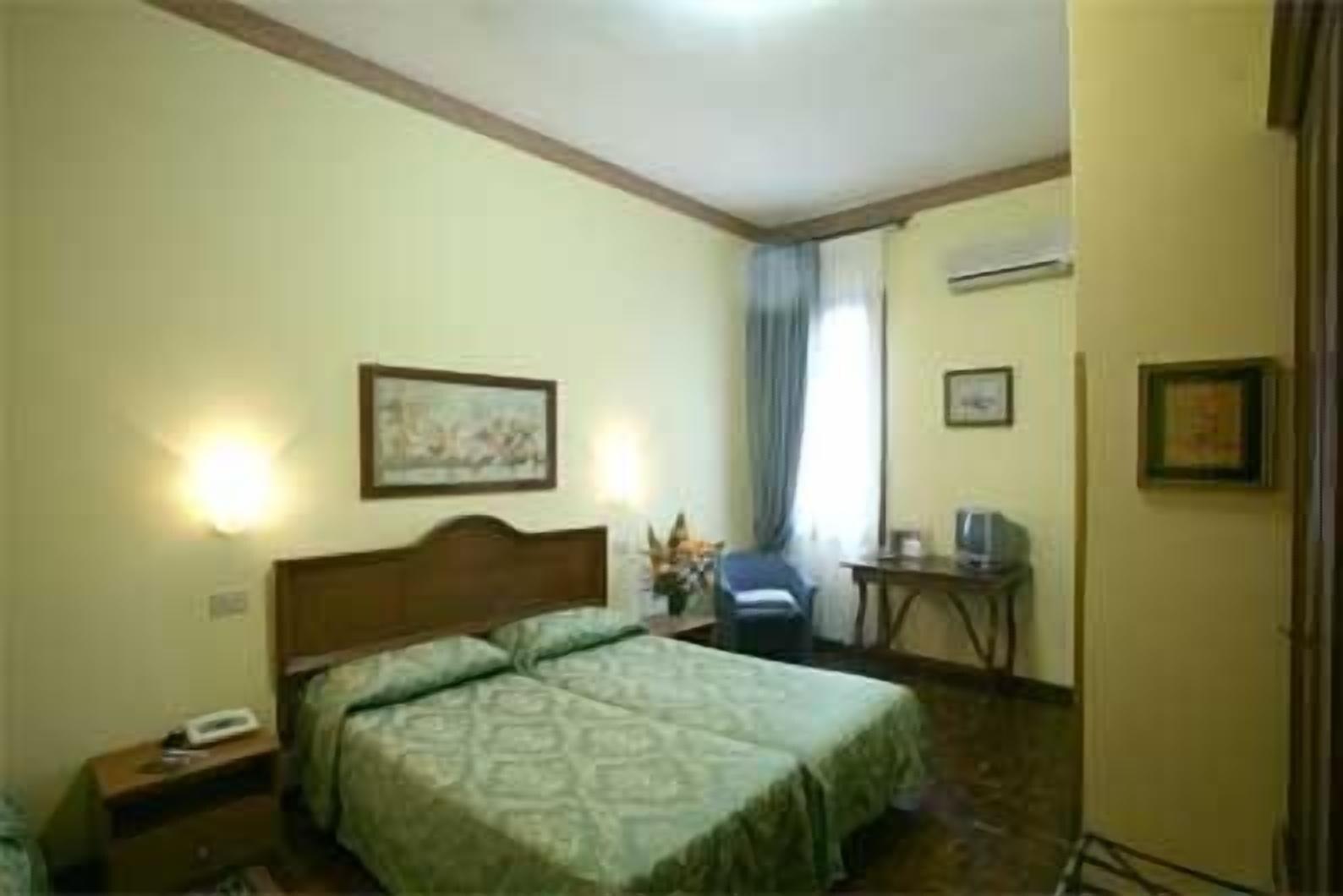 HOTEL FLORIDA VENICE 2* (Italy) - from US$ 53 | BOOKED